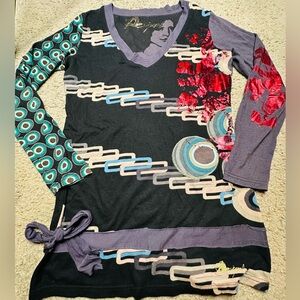 DESIGUAL ICONIC DESIGNS “V” NECK LS Metallic SIGNED PIECE LARGE UNIQUE MUST HAVE